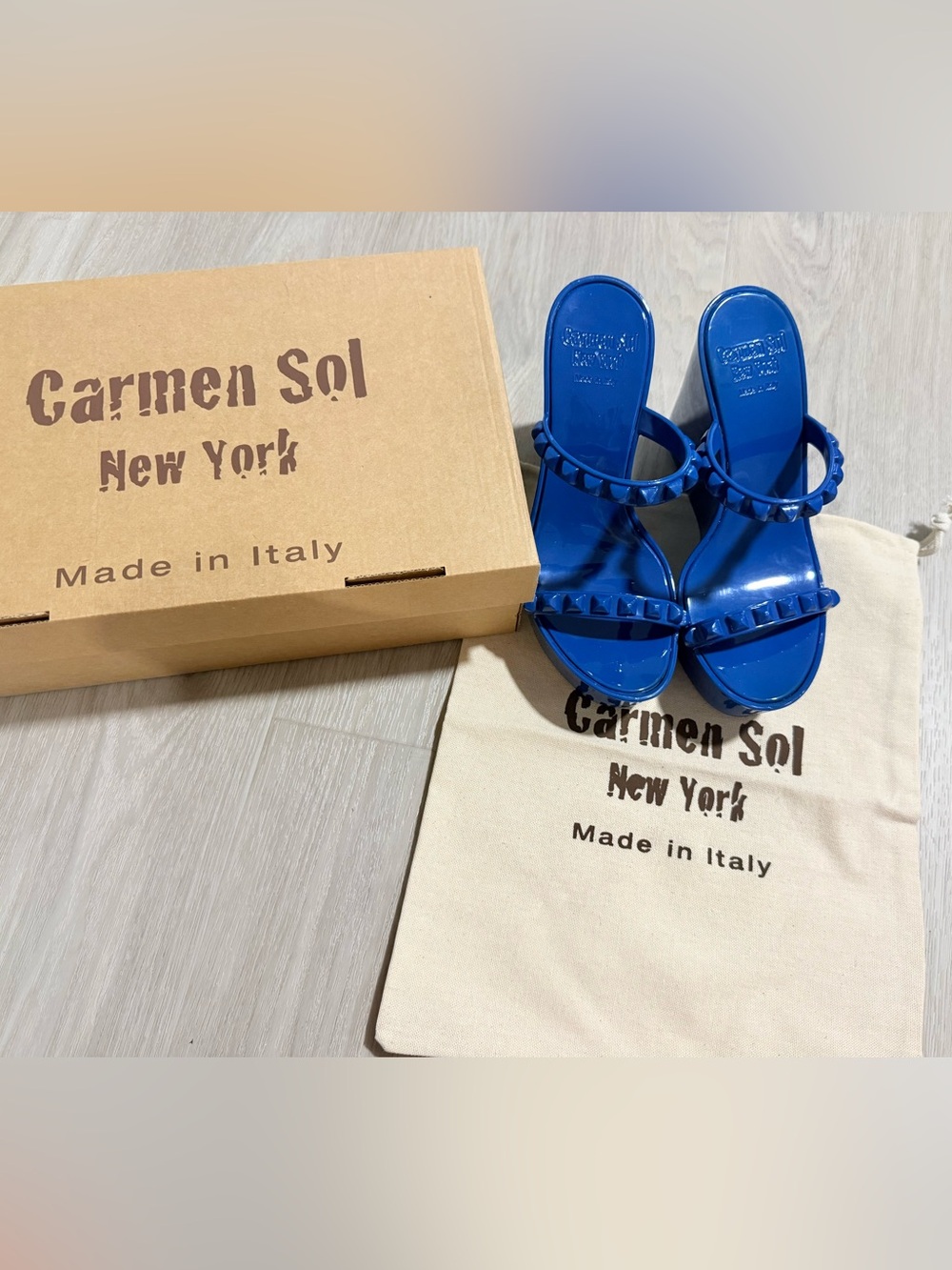 Carmen Sol Blue Studded Slide Sandals Size 7